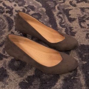 Gray heels, size 8, perfect condition